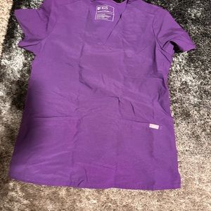 FIGS 2 pocket scrub top